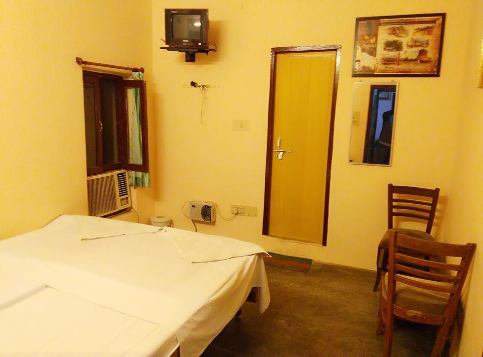 فاراناسي Mishra Guest House المظهر الخارجي الصورة